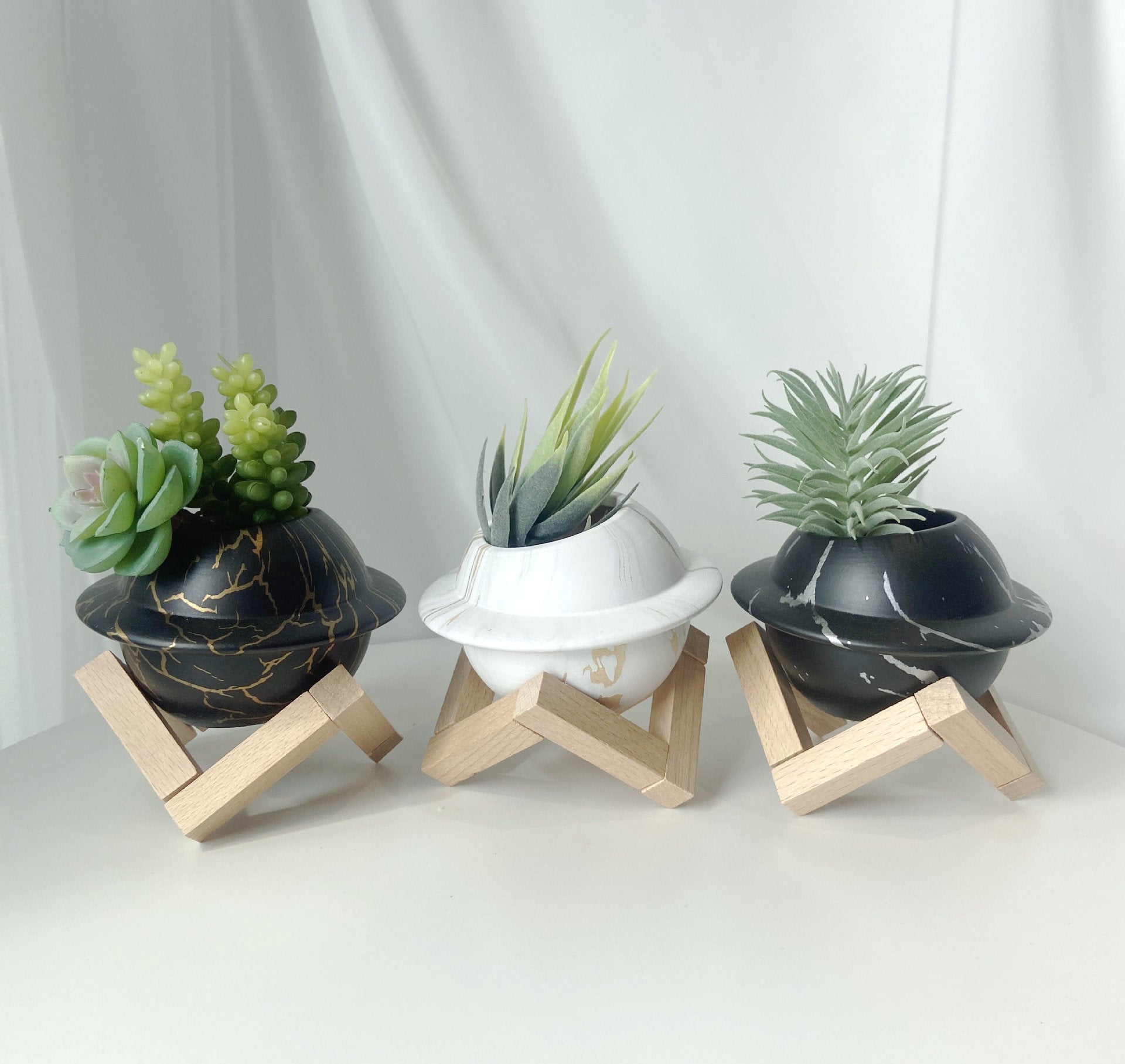 Ceramic Dreamglaze Planet Succulent Pot